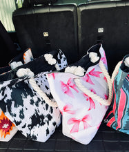 Tote bag preorder will early June (please leave order details in the note to sellers box)